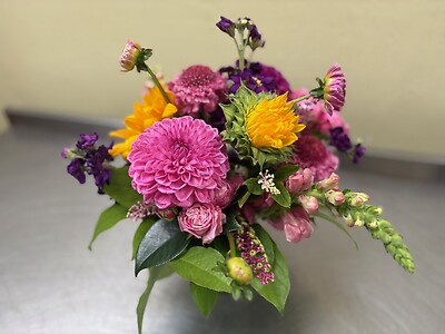 A Designer&#039;s choice - Mixed Bouquet in a vase